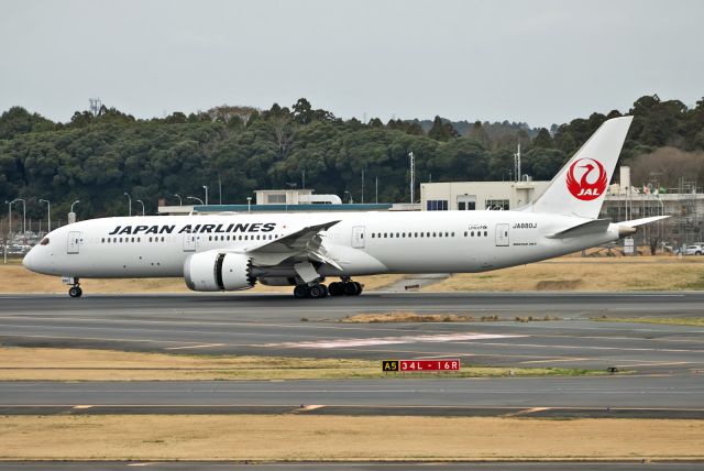 Boeing 787-9 Dreamliner (JA880J)