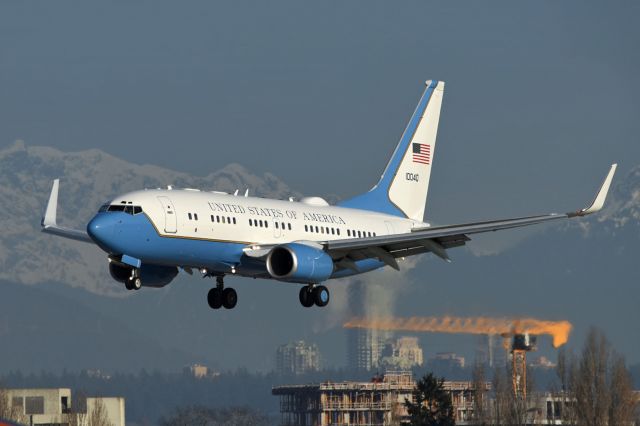 Boeing 737-700 (01-0040)