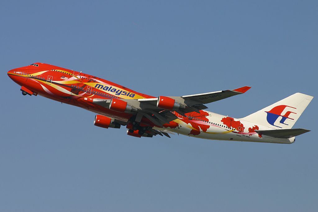 Boeing 747-400 (9M-MPD)