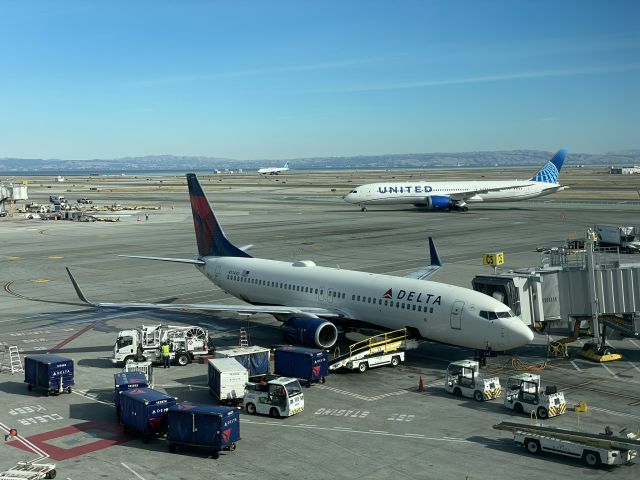 Boeing 737-800 (N3749D)