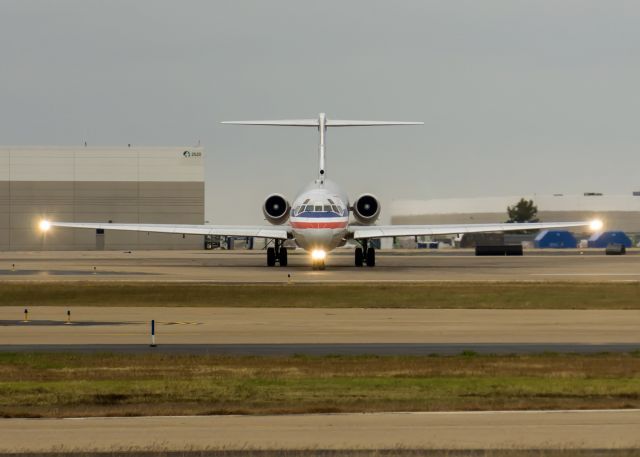 McDonnell Douglas MD-80 —