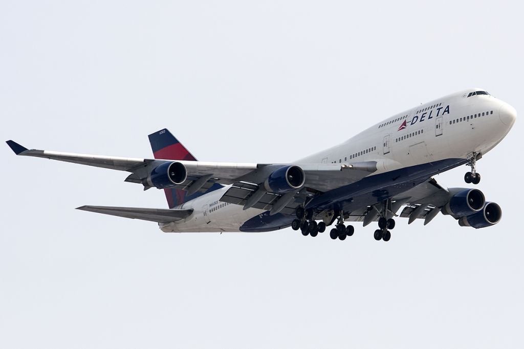 Boeing 747-400 (N663US)