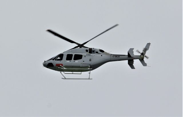 C-GNJQ — - C-GNJQ Bell 429 survolant le fleuve St-Laurent à Lavaltrie QC. le 23-03-2022 à 14:16