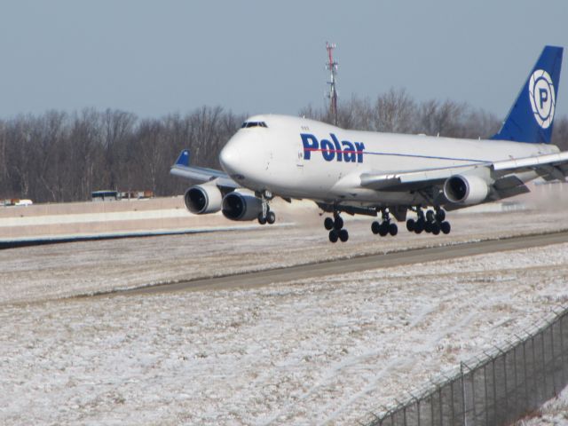 Boeing 747-400 (N416MC)