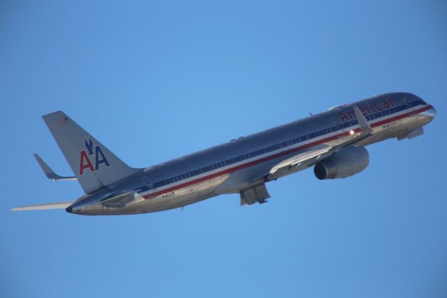Boeing 757-200 (N184AN)