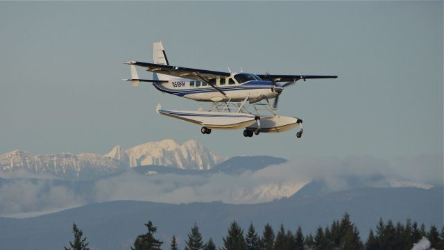 Cessna Caravan (N518KM) - A Cessna Caravan float plane on final approach to runway 16R on 2/1/13. (Ser#208-00279).