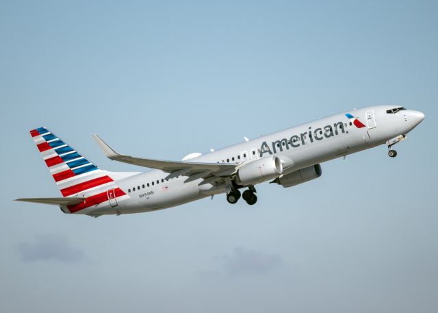 Boeing 737-800 (N994NN)