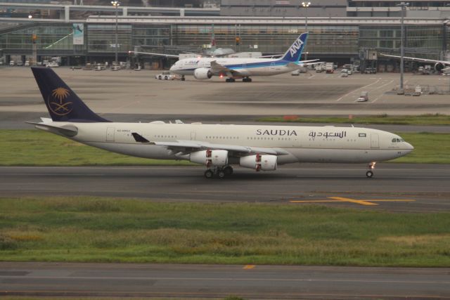 Airbus A340-200 (HZ-HMS2)