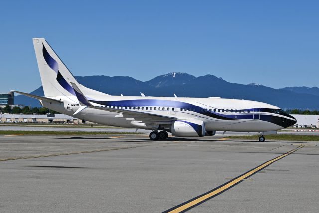 Boeing 737-700 (M-NWVM)