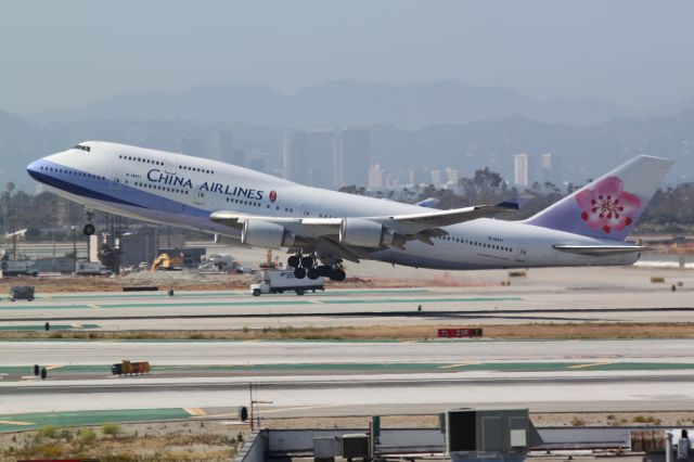 Boeing 747-400 (B-18211) - PHOTO TAKEN IN 2009