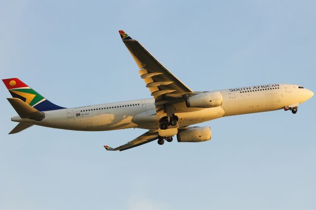 Airbus A330-300 (ZS-SXJ) - ZS-SXJ South African Airways Airbus A330-300 taking off from London Heathrow en route to Johannesburg at 19:21 on Tuesday 30/04/19