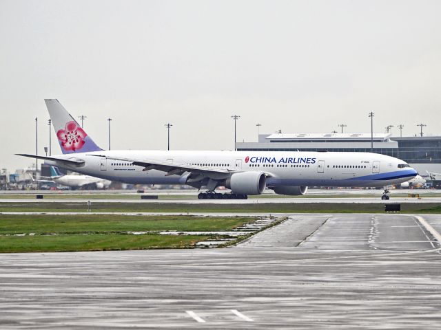 BOEING 777-300ER (B-18051)