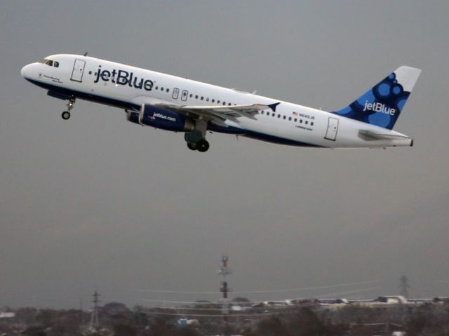 Airbus A320 (N649JB) - Take of on a winter morning at JFK.