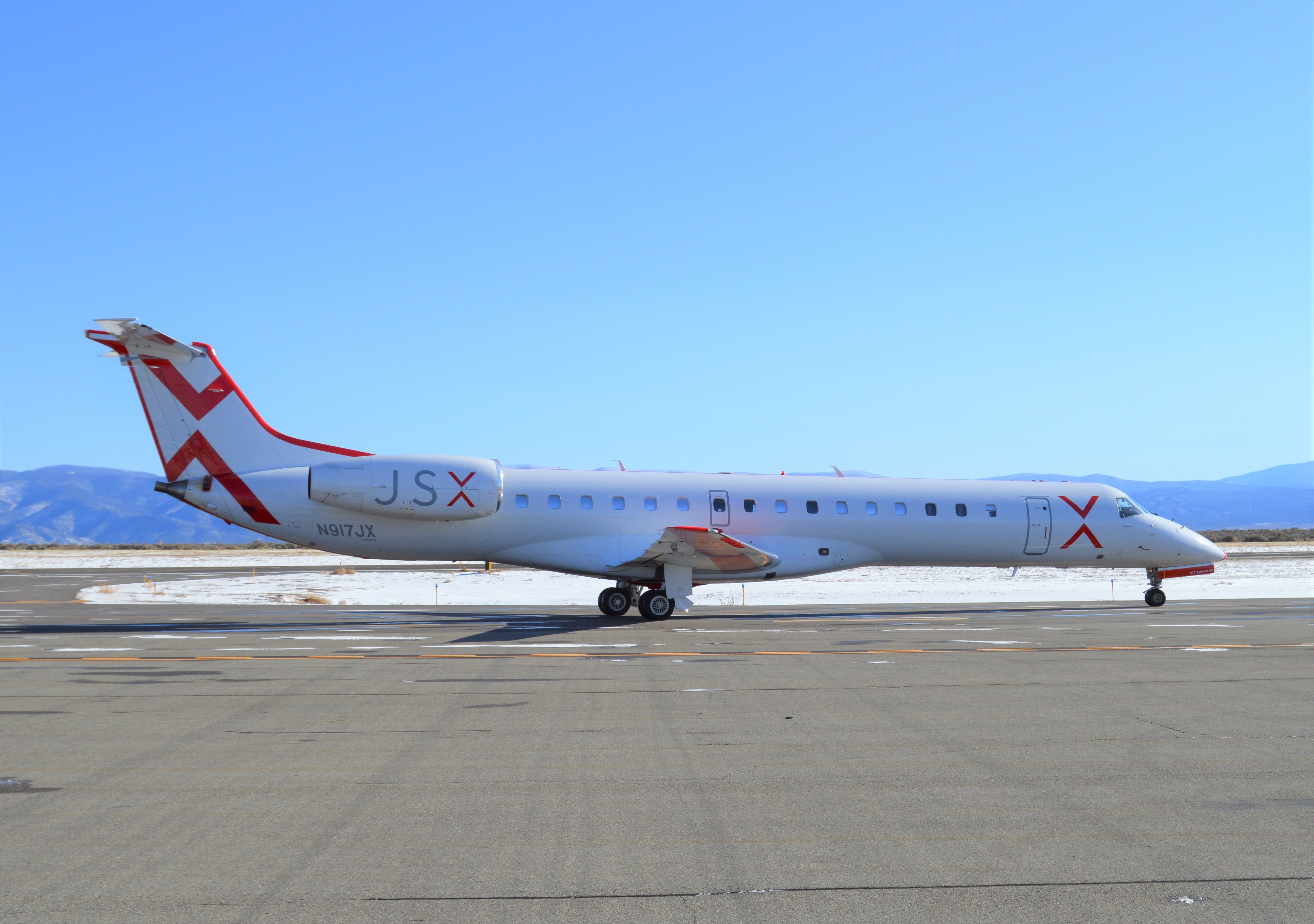Embraer ERJ-145 (N917JX)