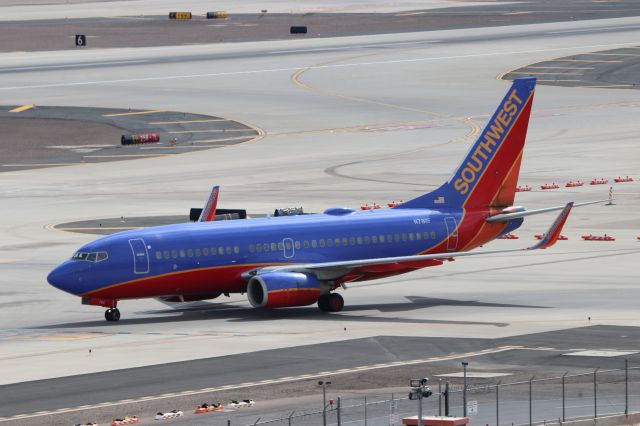 Boeing 737-700 (N7811F)
