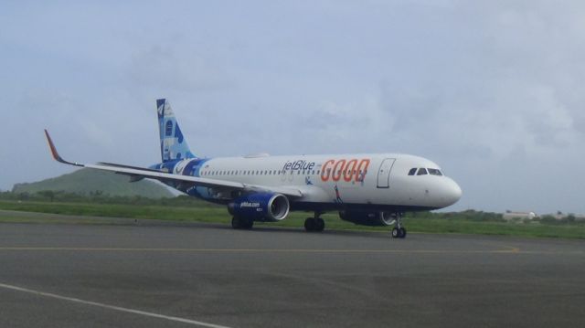 Airbus A320 (N809JB)