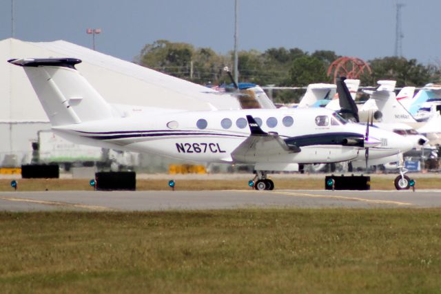 Beechcraft Super King Air 200 (N267CL) - Lining up to depart rwy 7 on 2-Nov-16 returning to KFHB after an overnight stay.