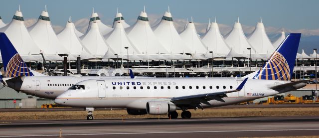 Embraer 170/175 (N637RW) - Landing 17R.