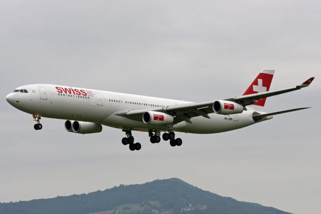 Airbus A340-300 (HB-JMB)