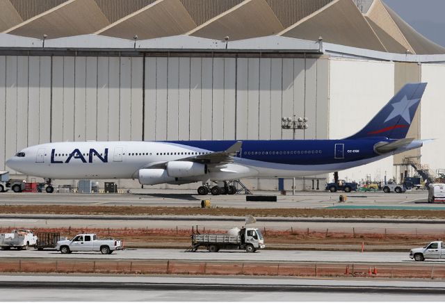 Airbus A340-300 (CC-CDE)