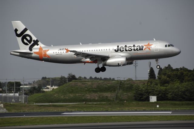 Airbus A320 (JA10JJ) - Final Approach to Narita Intl Airport Rwy16L on 2013/05/06