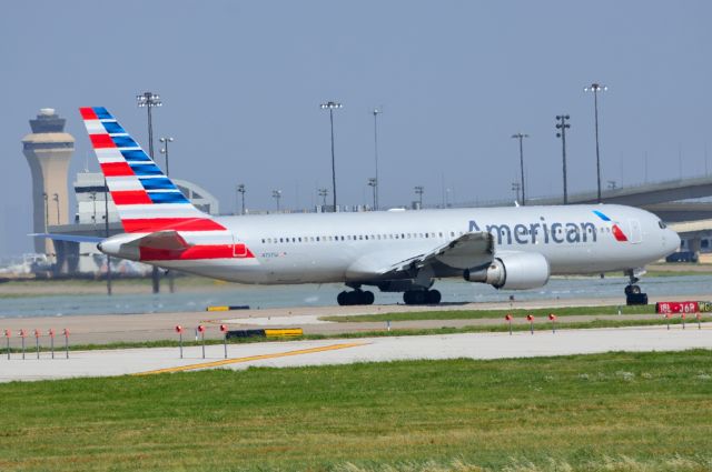 BOEING 767-300 (N7375A) - American - B767-300 - N7375A - Departing KDFW 06/26/2013