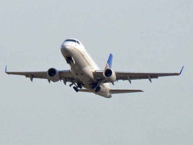 Embraer 170/175 (N643RW)