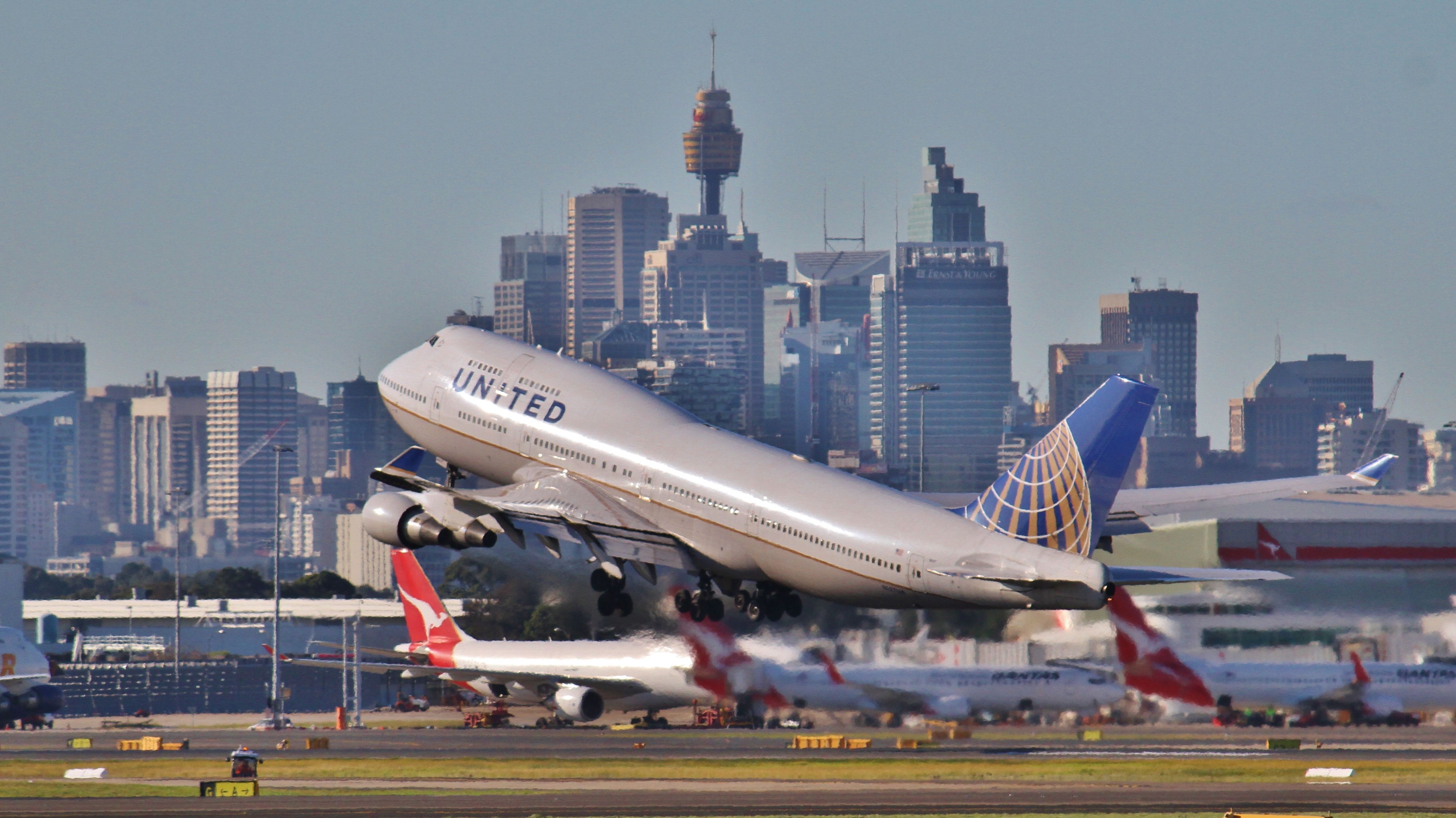 Boeing 747-200 — - SYDNEY SKYLINE