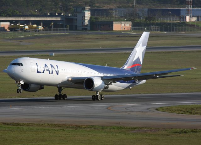 BOEING 767-300 (CC-CML)