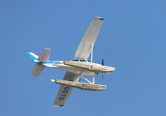 Cessna Skyhawk (C-GSTO) - C-GSTO Cessna Skyhawk 172-K Survolant la ville de Lavaltrie QC. le 30-09-2023 à 11:12