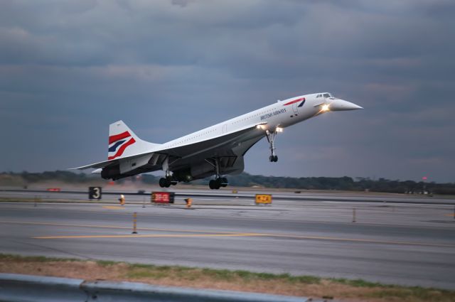 Aerospatiale Concorde (G-BOAG) - The final landing of Speedbird Concorde at JFK Airport