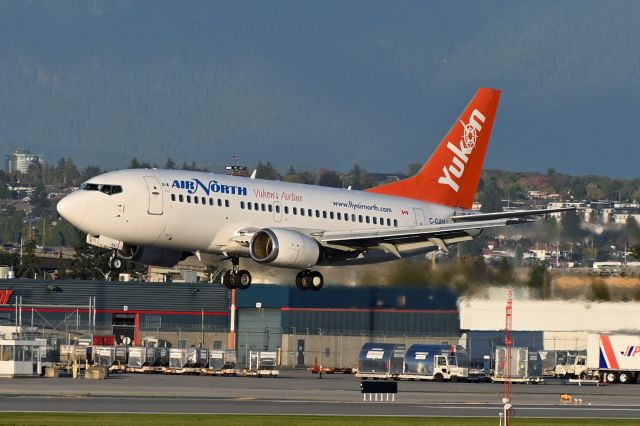 Boeing 737-500 (C-GANJ)