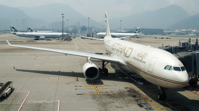 Airbus A330-200 (A6-EYP)