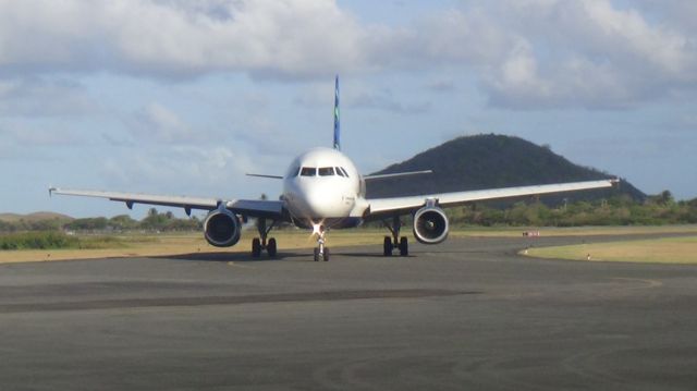 Airbus A320 (N588JB)