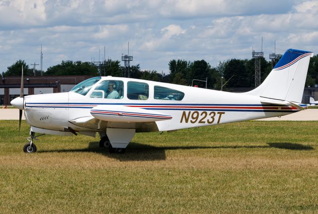Beechcraft 35 Bonanza (N923T)