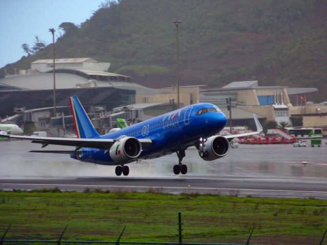 Airbus A320neo (EI-HJD)