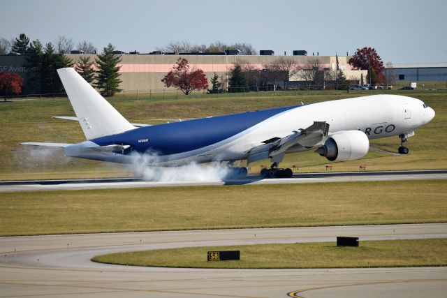 BOEING 777-200LR (N702GT) - Touchdown! 18-L on 11-08-20