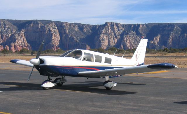 Piper Cherokee (N3703W)