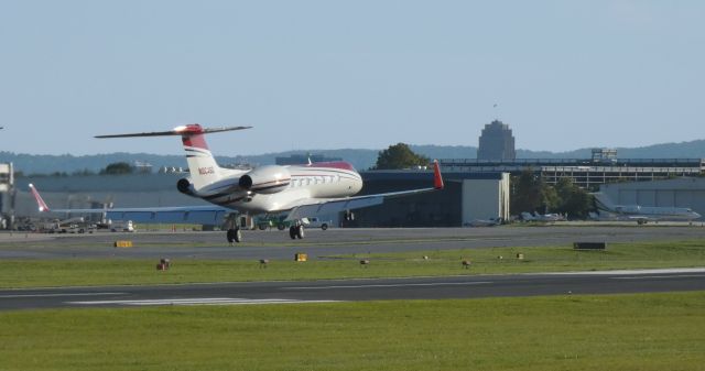 Gulfstream Aerospace Gulfstream V (N884SG) - About to land is this 2011 Gulfstream 550 in the Autumn of 2020. In the distance is the 28 story Pennsylvania Power and Light office buildiing. Approximatly 93 years old and currently the highest building in Allentown Pa.