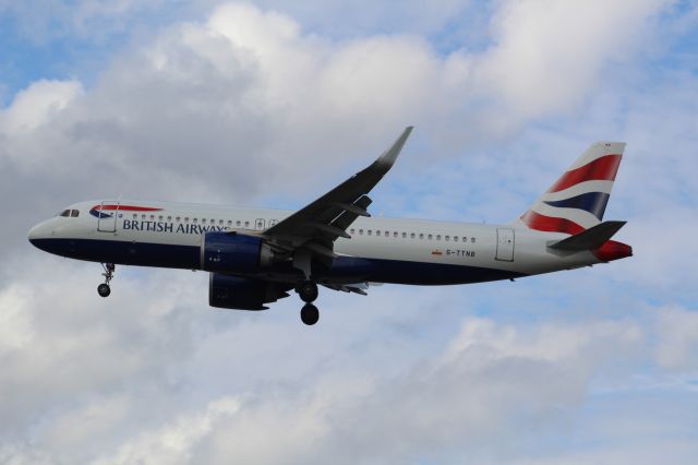 Airbus A320neo (G-TTNB) - A British Airways A320 neo on final approach into LHR, landing on runway 27L.br /br /Location: Myrtle Ave.br /Date: 04.09.22 (dd/mm/yy)