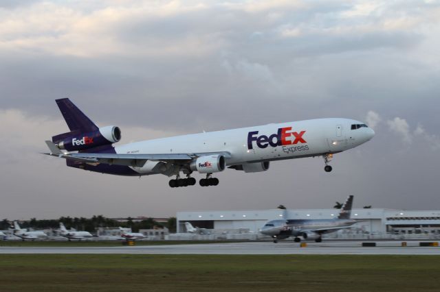 Boeing MD-11 (N525FE)