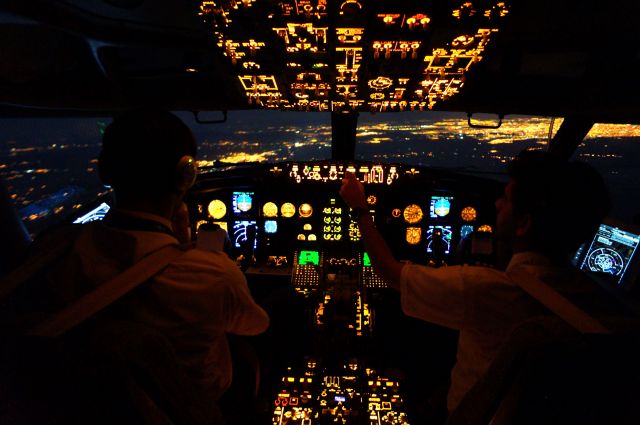 BOEING 737-300 — - Approaching to MMGL