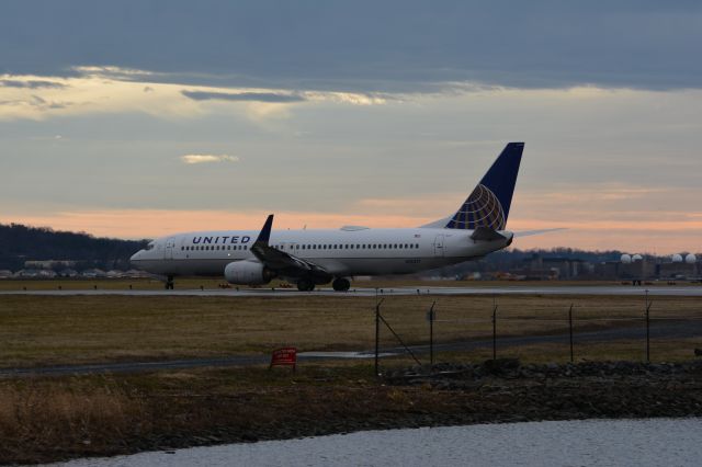 Boeing 737-800 (N16217)