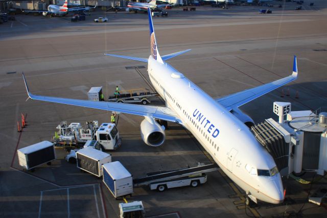 Boeing 737-900 (N68801)