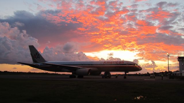 Boeing 757-200 (N677AN)