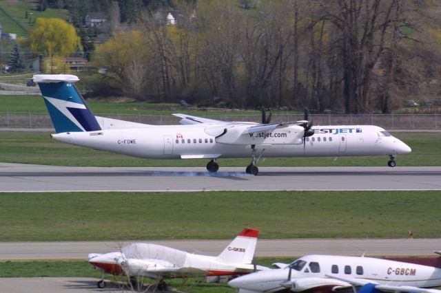 de Havilland Dash 8-400 (C-FOWE)