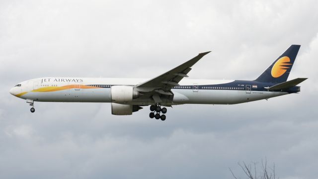 BOEING 777-300 (VT-JEW)