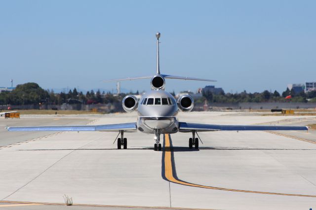 Dassault Falcon 900 (N898TS)