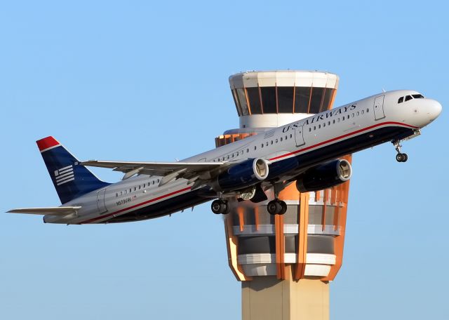 Airbus A321 (N573UW)