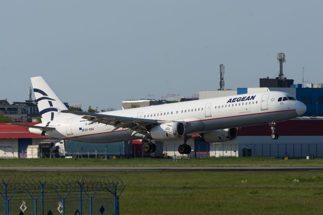 Airbus A321 (SX-DGA)